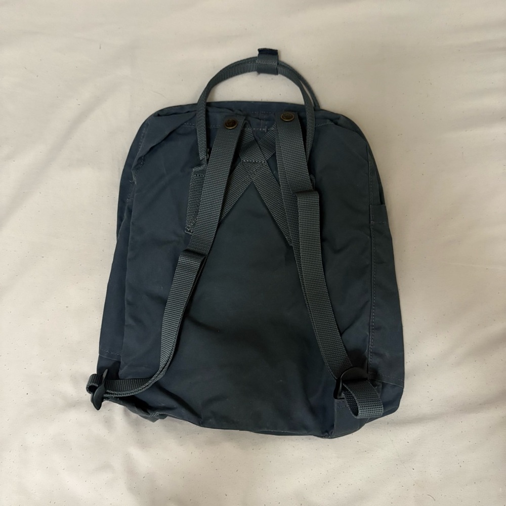 Fjällräven Classic Backpack, Navy Blue, One Size - Picture 2 of 3